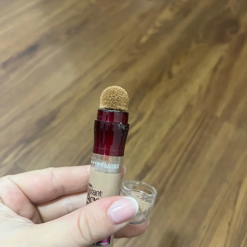 Maybelline Medium Instant Age Rewind Concealer